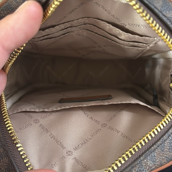 MICHAEL KORS Jet Set Travel Medium Logo
Crossbody Bag! NWOT - Picture 5 of 9